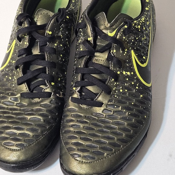 NIKE MAGISTA ONDA IC HYPER651541‎ 370 Excellent Condition SIZE 10 EUC